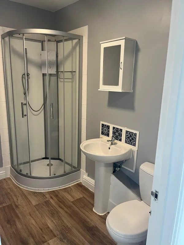 5 Bedroom 3 Bathroom House // 2026/7 - Image 14